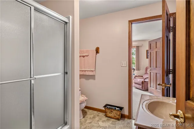 $890,000 | 517 Foxhead Shores Drive, Linn Creek, MO 65052