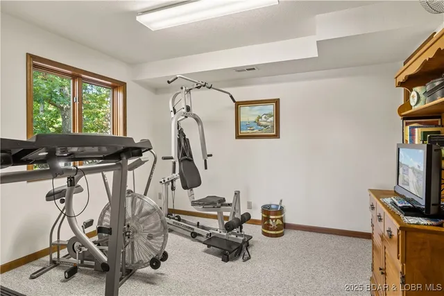 $890,000 | 517 Foxhead Shores Drive, Linn Creek, MO 65052