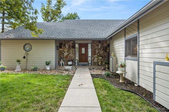 $890,000 | 517 Foxhead Shores Drive, Linn Creek, MO 65052