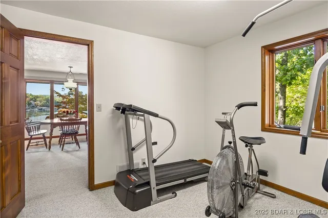 $890,000 | 517 Foxhead Shores Drive, Linn Creek, MO 65052