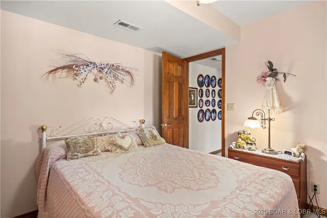 $890,000 | 517 Foxhead Shores Drive, Linn Creek, MO 65052