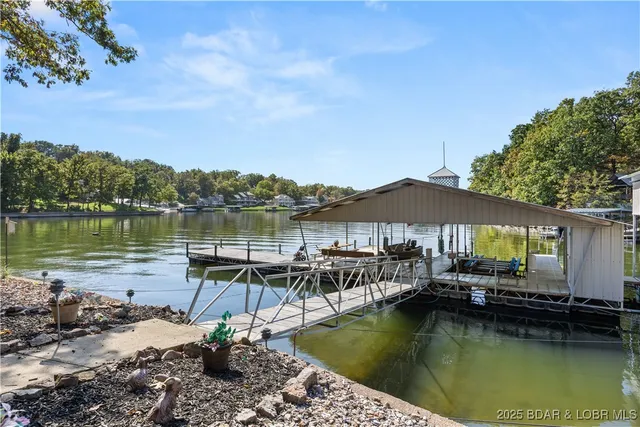 $890,000 | 517 Foxhead Shores Drive, Linn Creek, MO 65052