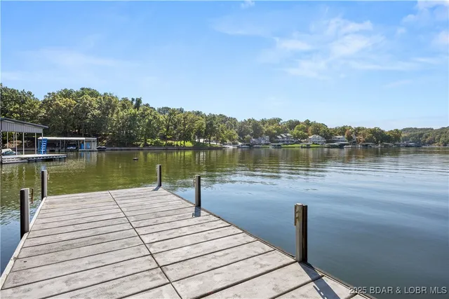 $890,000 | 517 Foxhead Shores Drive, Linn Creek, MO 65052