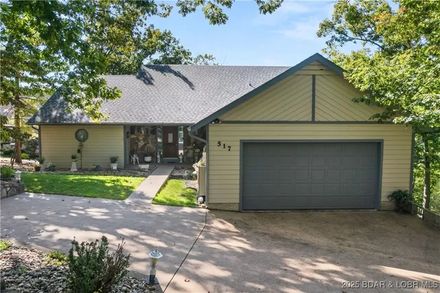 $890,000 | 517 Foxhead Shores Drive, Linn Creek, MO 65052