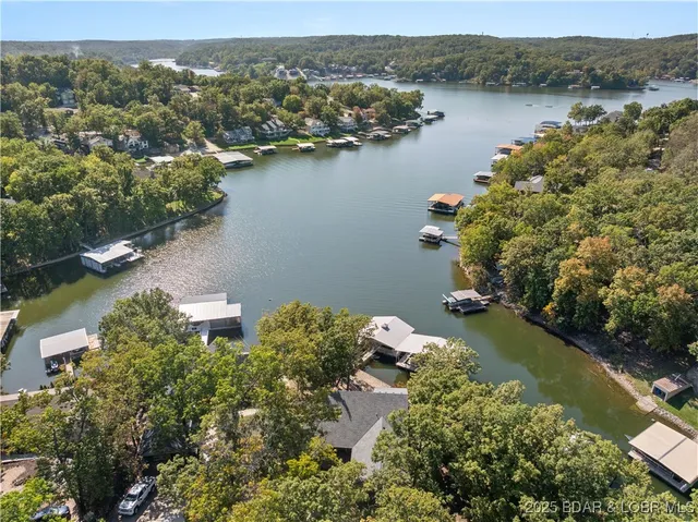 $890,000 | 517 Foxhead Shores Drive, Linn Creek, MO 65052