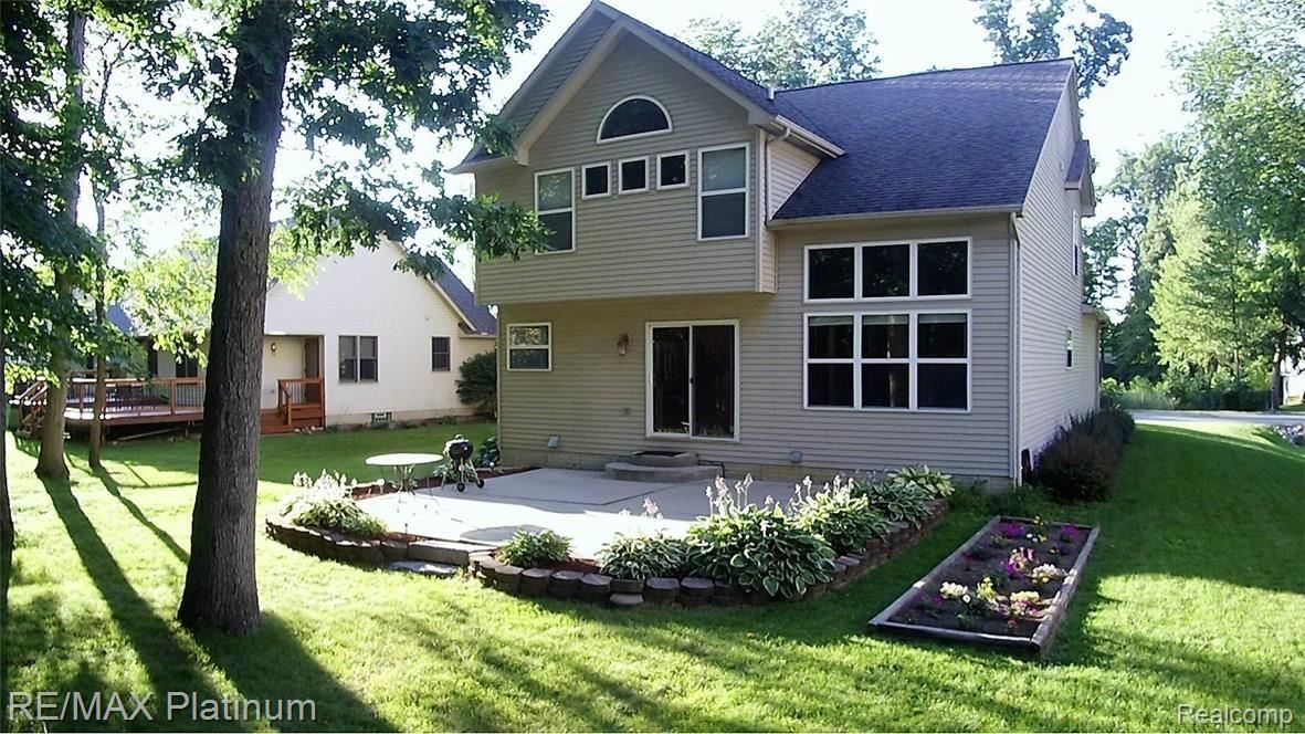 1492 Remsing Street Hartland, MI 48353 - Photo 3 of 43 IMG_2700.JPG