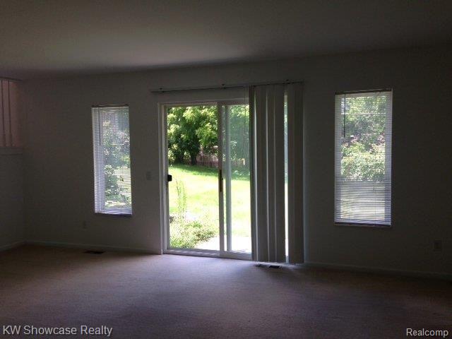 540 South Cass Lake Road Waterford, MI 48328 - Photo 7 of 9 photo-84.JPG