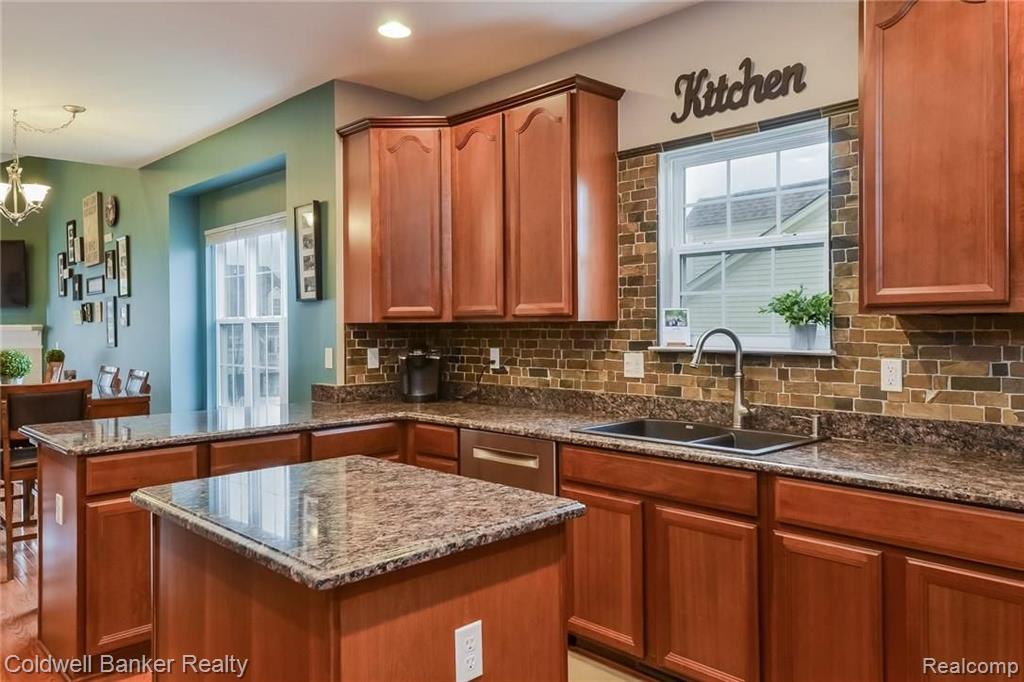 742 East Bluff Court Rochester Hills, MI 48306 - Photo 16 of 60