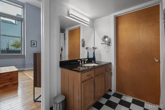 $260,000 | 4242 Laclede Avenue, Unit 106, St. Louis, MO 63108