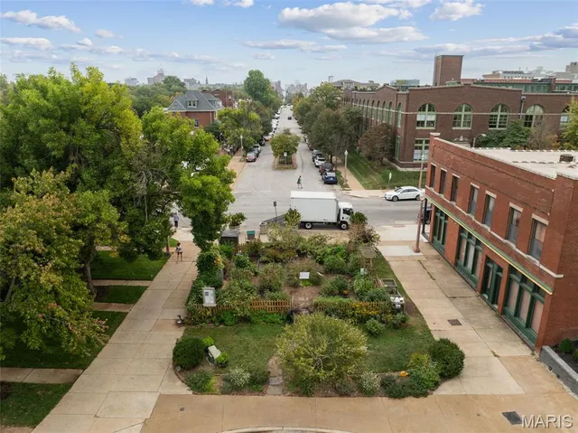 $260,000 | 4242 Laclede Avenue, Unit 106, St. Louis, MO 63108