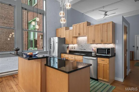 $260,000 | 4242 Laclede Avenue, Unit 106, St. Louis, MO 63108