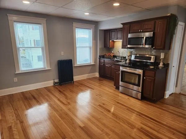 $2,300 | 1 Plantation Street, Unit 2, Worcester, MA 01604