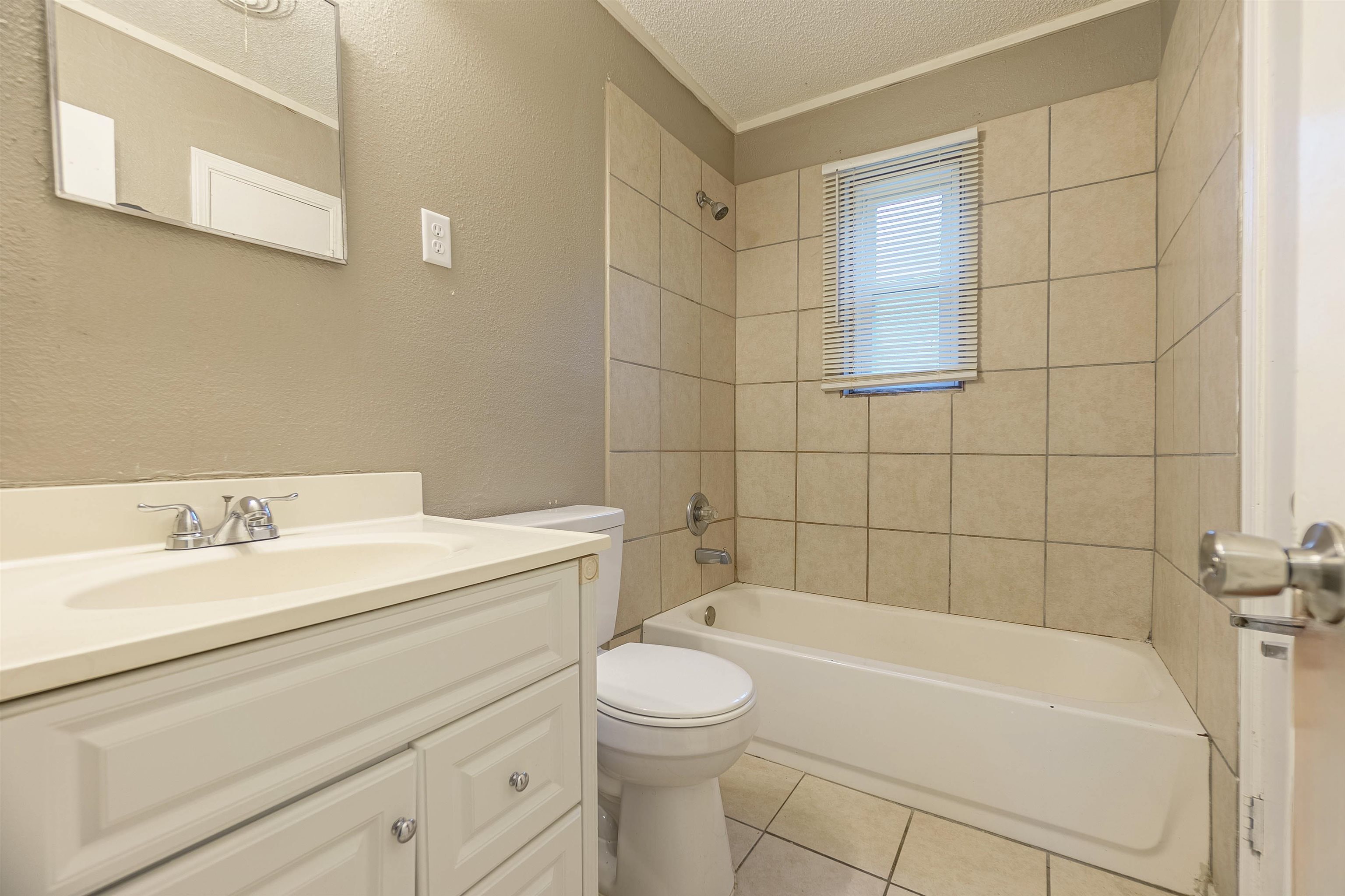 3065 Randy Lane Memphis, TN 38118 - Photo 11 of 16 a bathroom with a sink a toilet and bathtub
