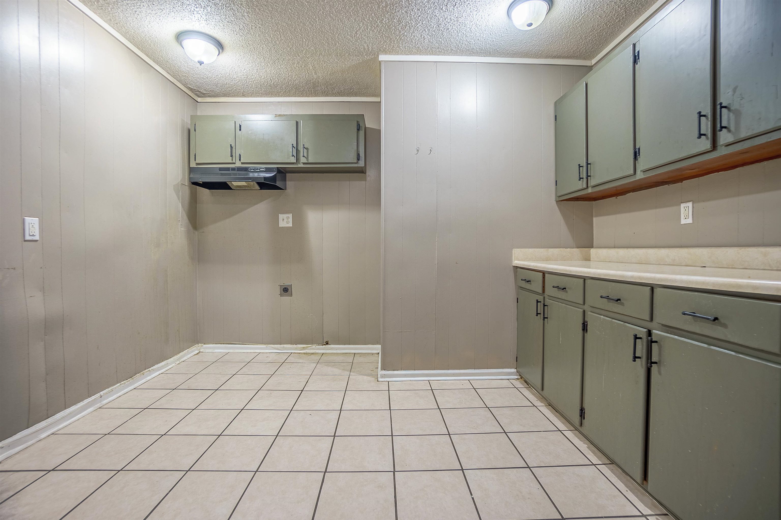 3065 Randy Lane Memphis, TN 38118 - Photo 4 of 16 a view of a kitchen with cabinets