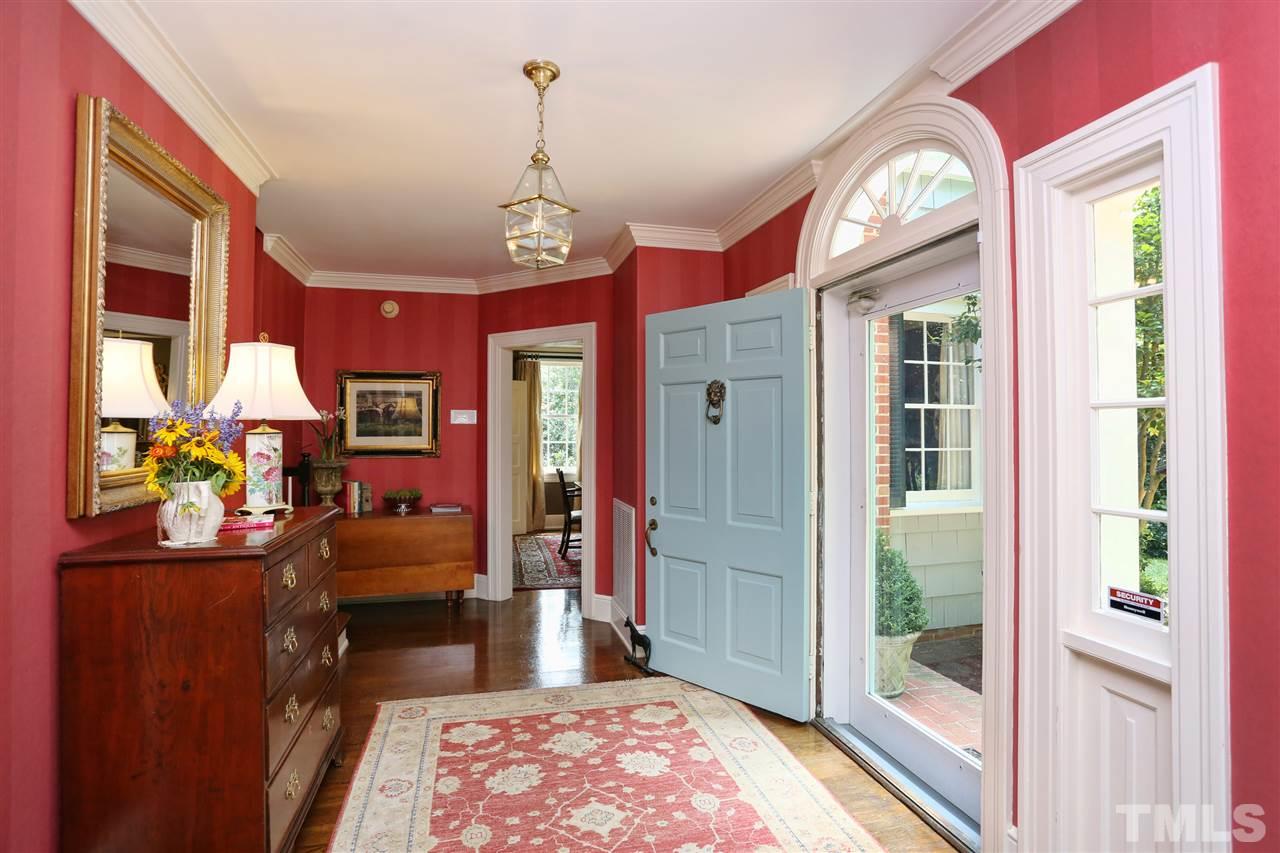 341 Tenney Circle Chapel Hill, NC 27514 - Photo 3 of 21 a very nice looking room with a large window