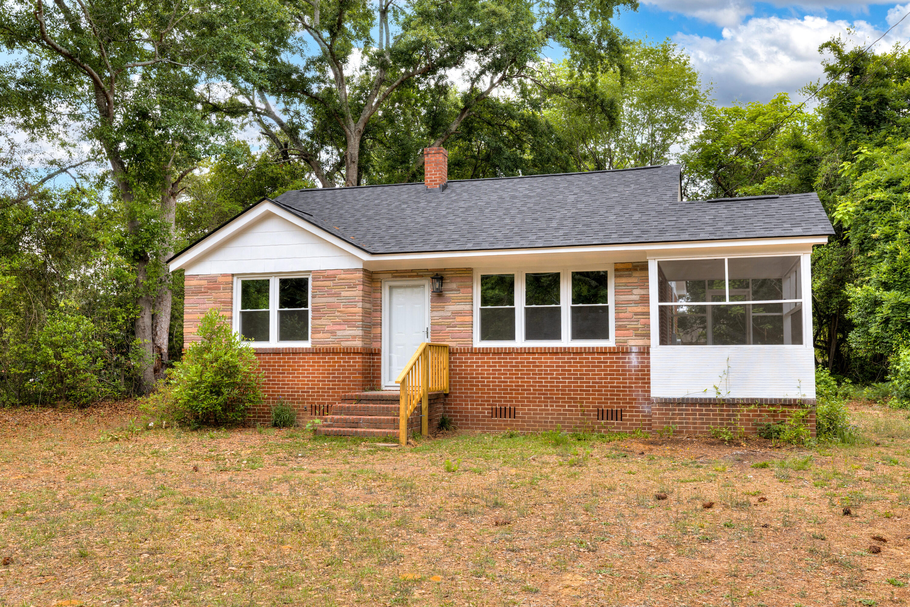 9 Hawthorne Street Sumter, SC 29150 - Photo 2 of 19 02