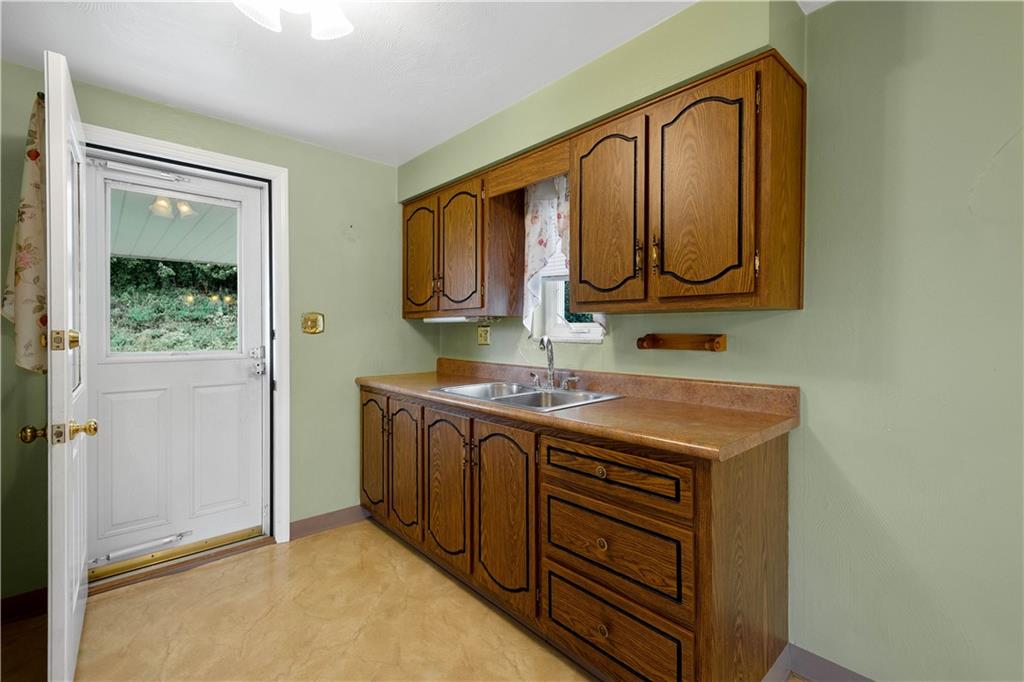 5260 Blossom Road Pittsburgh, PA 15236 - Photo 11 of 30 Gallery Image 11