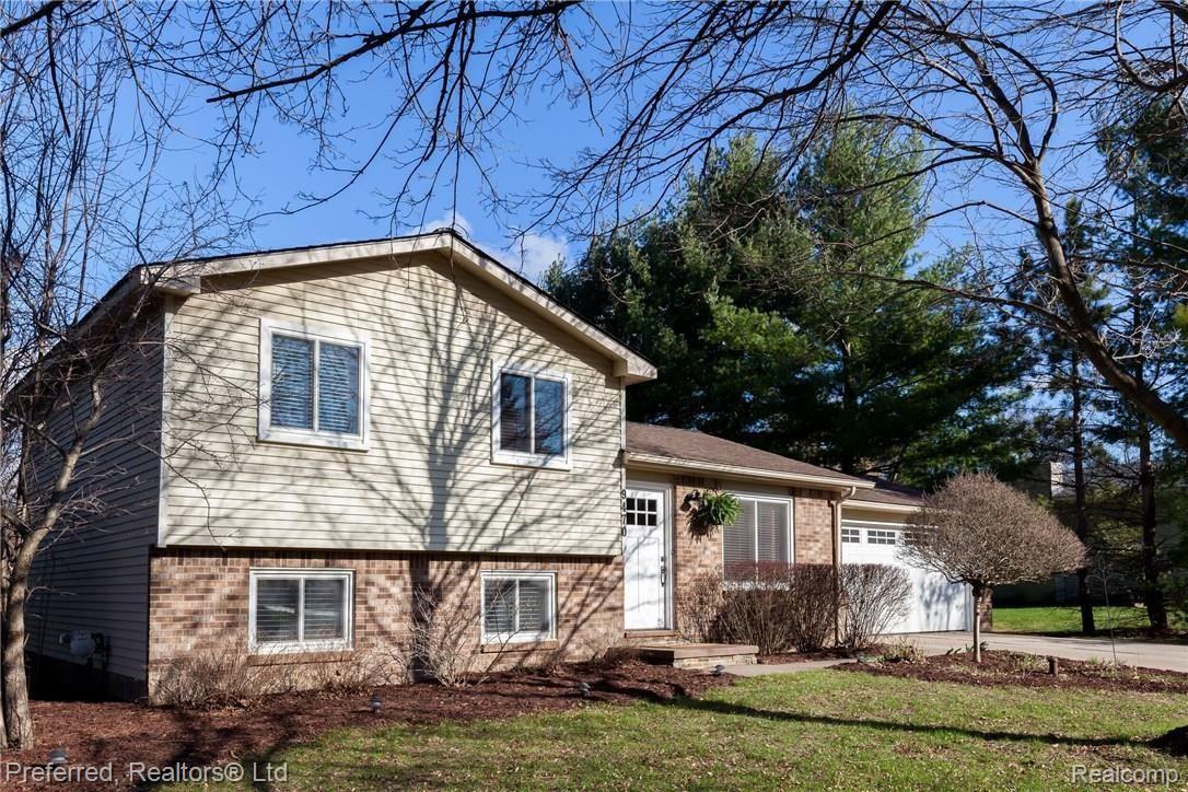 9470 Michigamme Road Clarkston, MI 48348 - Photo 1 of 27 Welcome Home!!