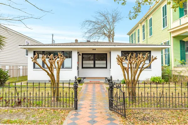 $2,500 | 1212 Avenue H, Galveston, TX 77550
