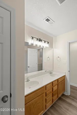 $1,350 | 27 East Doris Avenue, Unit 111, Jacksonville, NC 28540