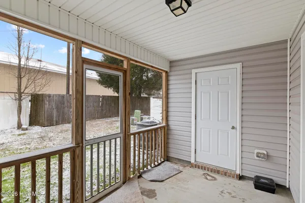 $1,350 | 27 East Doris Avenue, Unit 111, Jacksonville, NC 28540