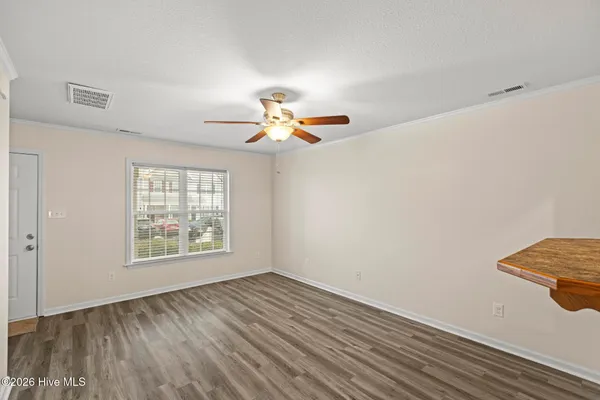 $1,350 | 27 East Doris Avenue, Unit 111, Jacksonville, NC 28540