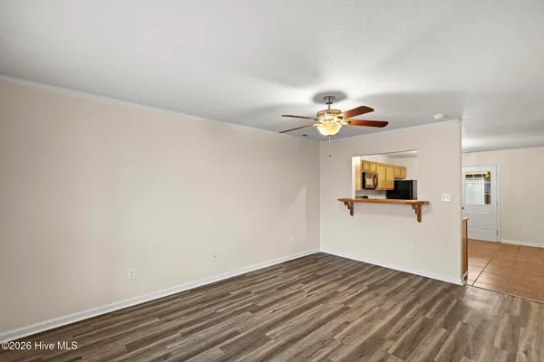 $1,350 | 27 East Doris Avenue, Unit 111, Jacksonville, NC 28540