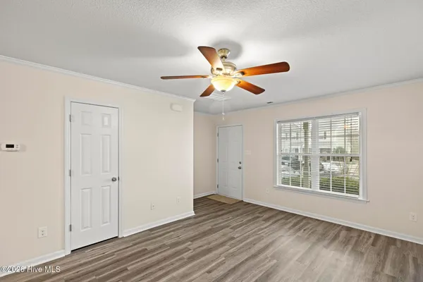 $1,350 | 27 East Doris Avenue, Unit 111, Jacksonville, NC 28540