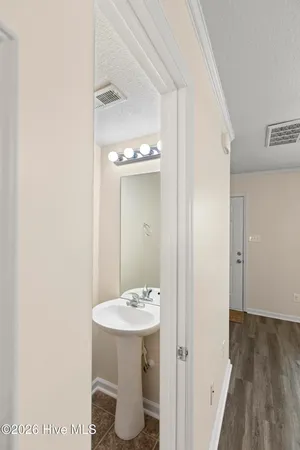 $1,350 | 27 East Doris Avenue, Unit 111, Jacksonville, NC 28540