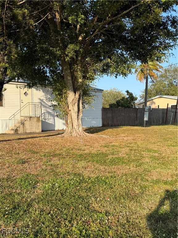 1660 Davidson Road Clewiston, FL 33440 - Photo 5 of 23 a view of a yard with a tree
