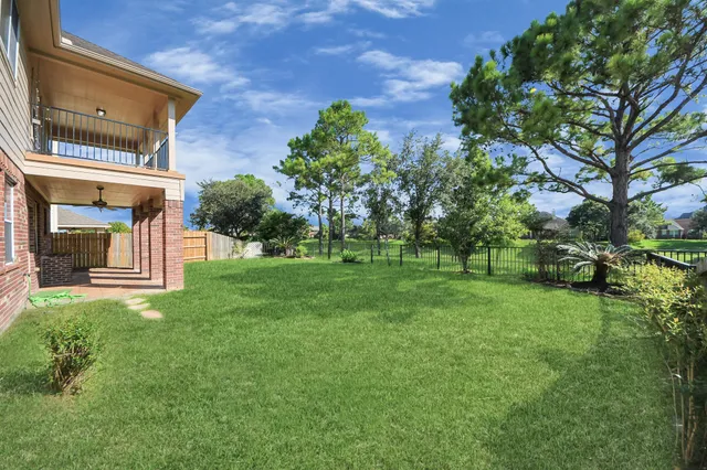 a view of a house with a backyard
