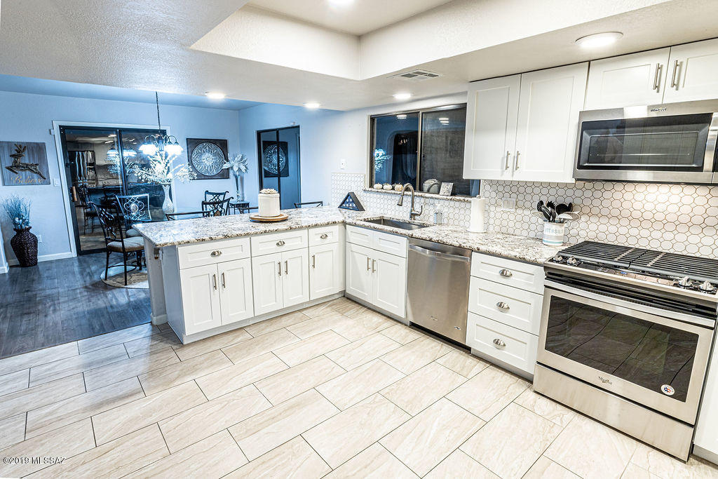 12555 North Copper Queen Way Tucson, AZ 85755 - Photo 12 of 42