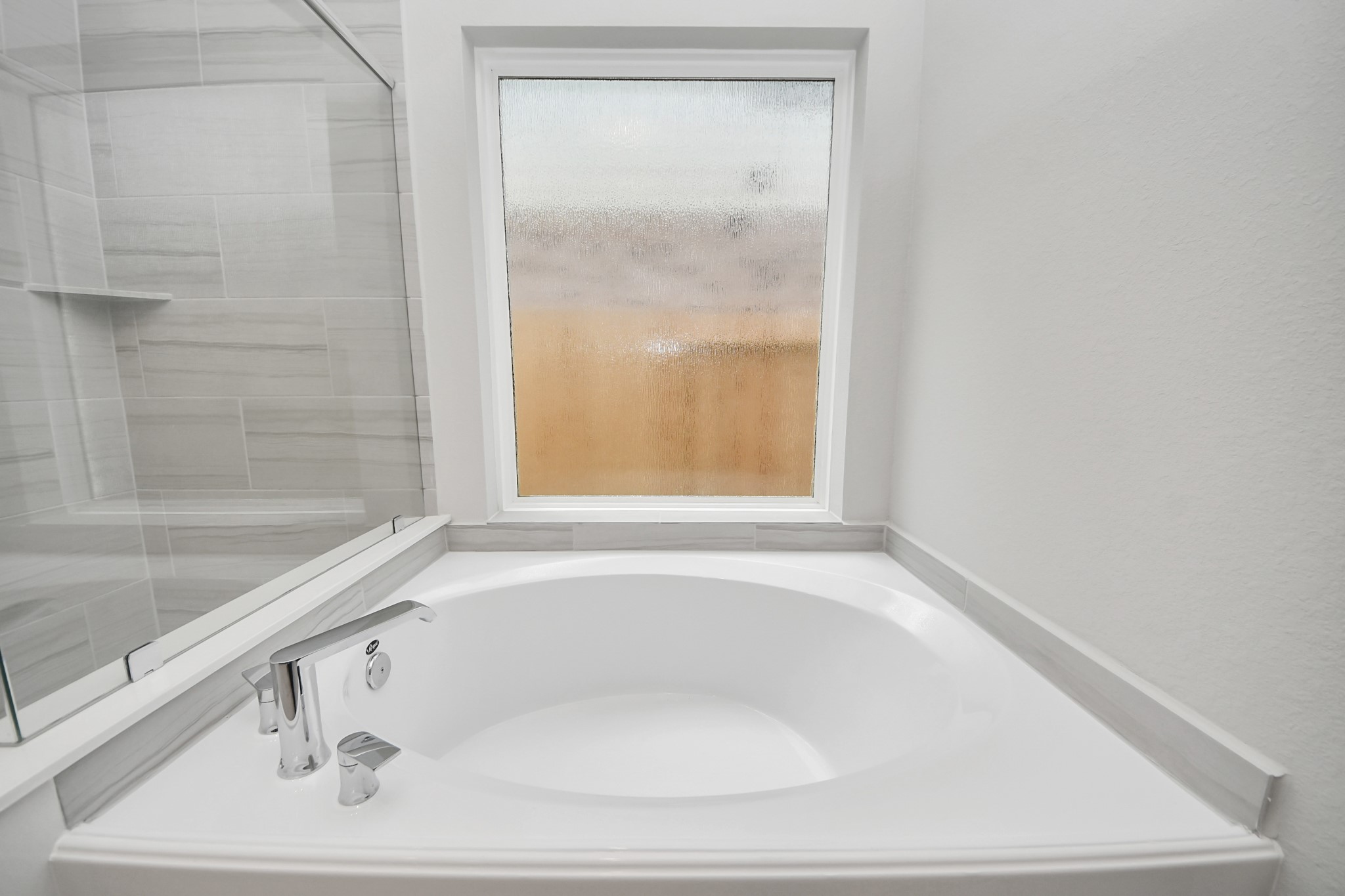 14906 Rural Rdg Road Cypress, TX 77429 - Photo 25 of 46 a bathroom with a bathtub