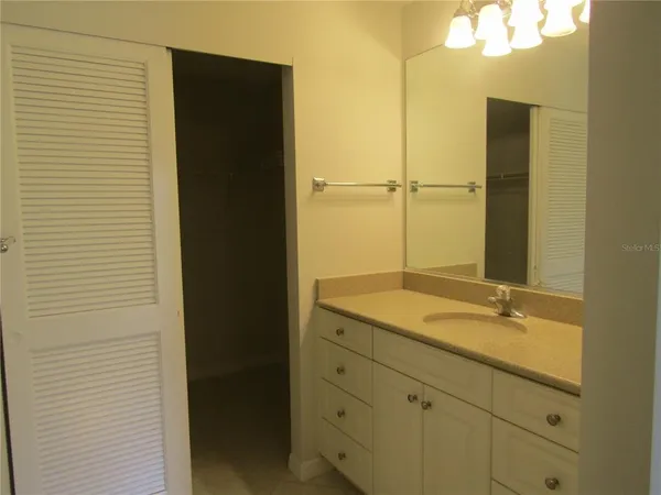 $2,100 | 3010 Ringwood Meadow, Unit 6, Sarasota, FL 34235