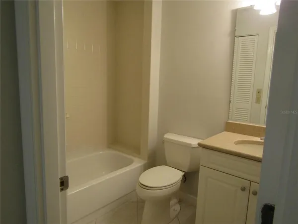 $2,100 | 3010 Ringwood Meadow, Unit 6, Sarasota, FL 34235