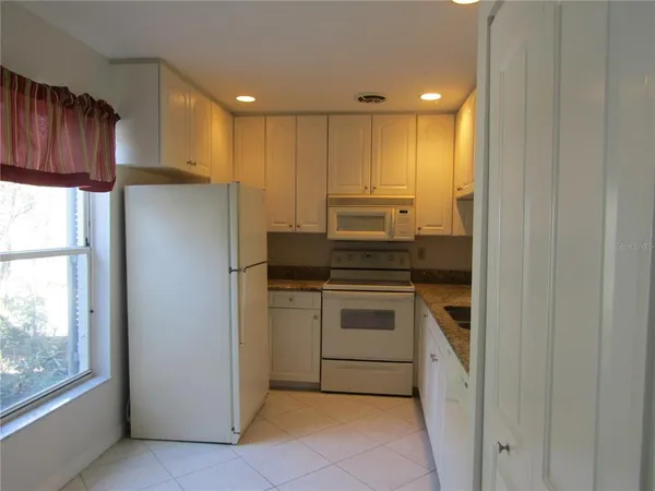 $2,100 | 3010 Ringwood Meadow, Unit 6, Sarasota, FL 34235