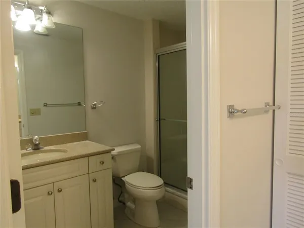 $2,100 | 3010 Ringwood Meadow, Unit 6, Sarasota, FL 34235