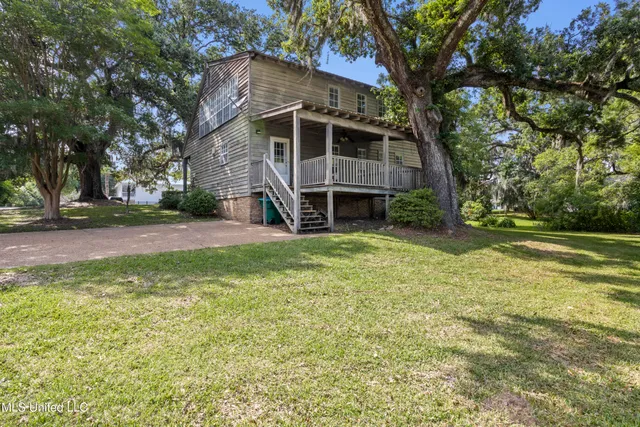 $664,900 | 408 Oakwood Drive, Ocean Springs, MS 39564