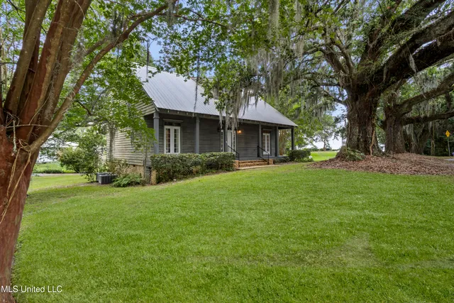 $664,900 | 408 Oakwood Drive, Ocean Springs, MS 39564