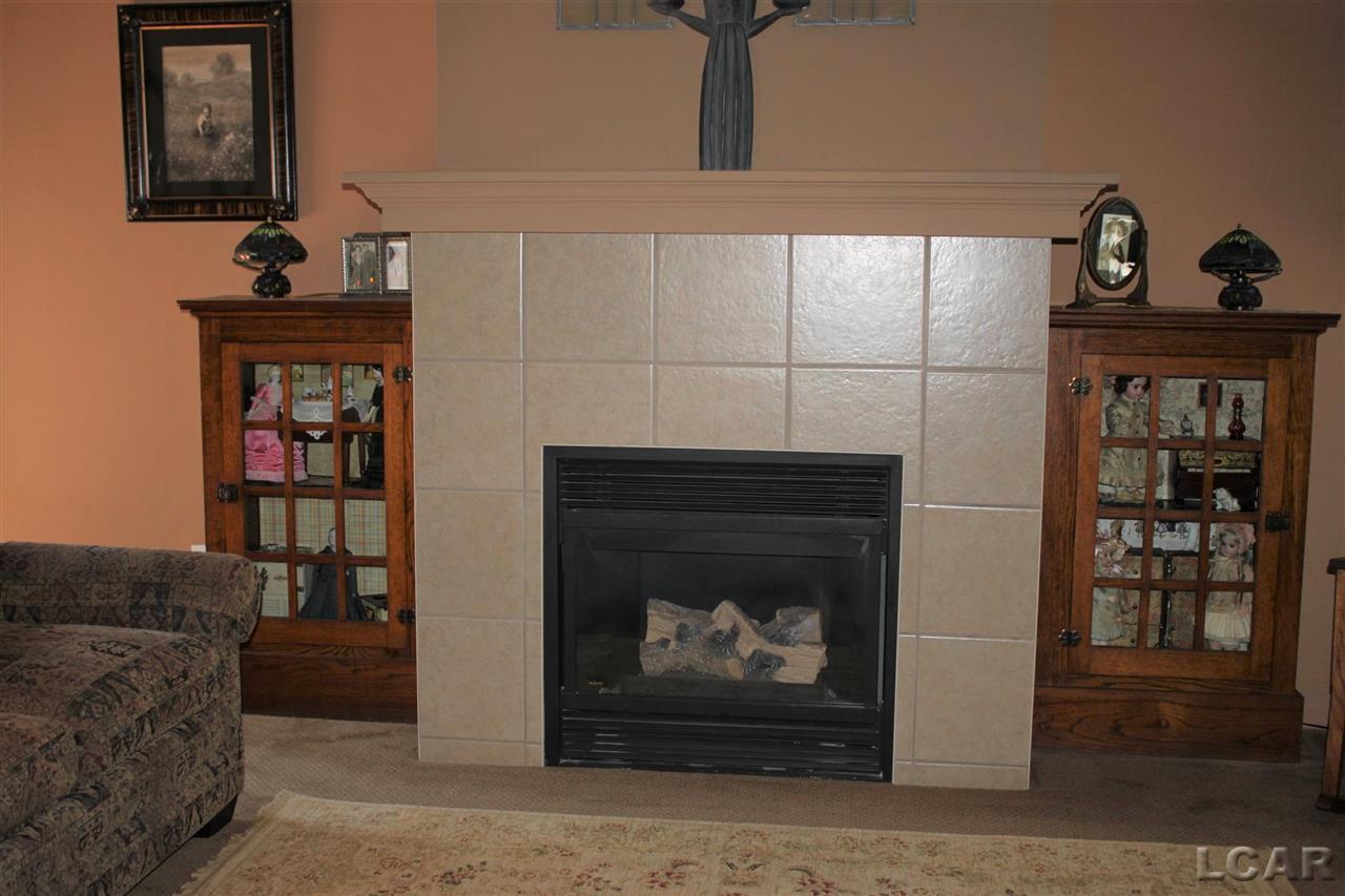 617 Ridge Lane Tecumseh, MI 49286 - Photo 8 of 34 31323544-7.JPG
