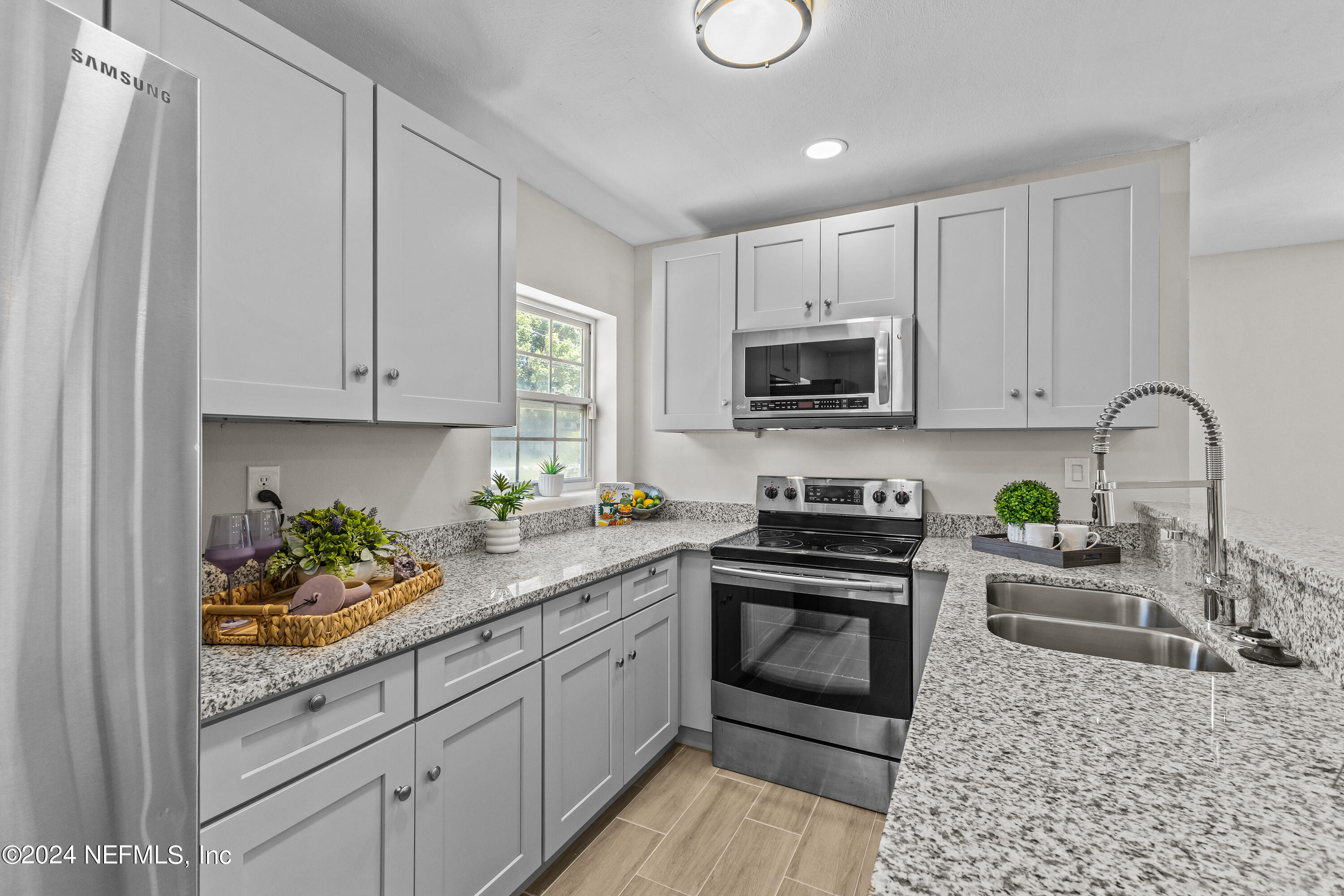 5352 South River Road Jacksonville, FL 32211 - Photo 10 of 29 Granite countertops