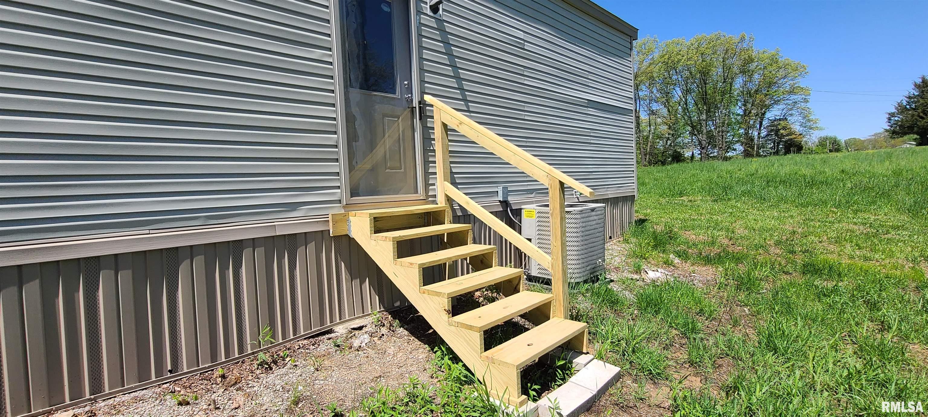 694 South Township Line Road Thompsonville, IL 62890 - Photo 5 of 35