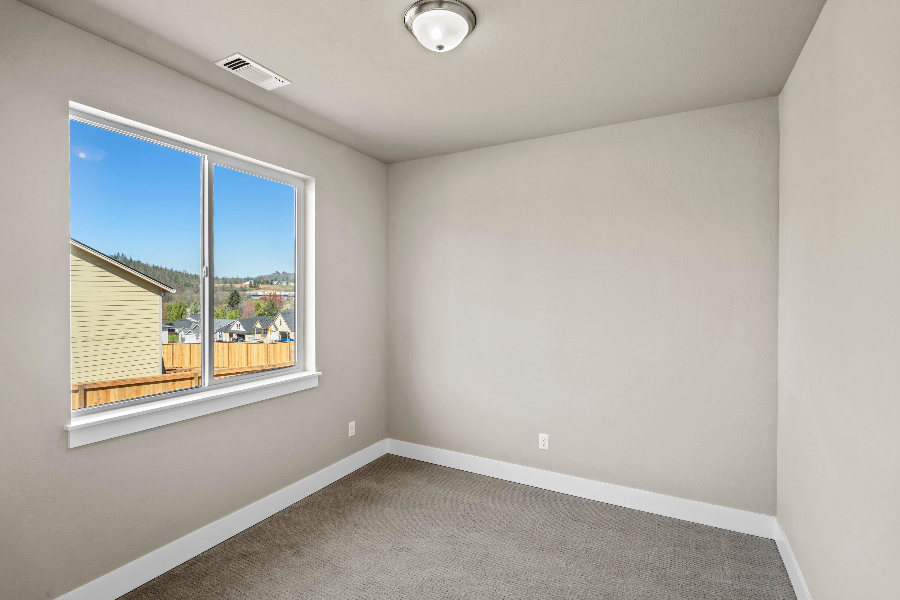 1170 Pumpkin Ridge, Unit 331 Eagle Point, OR 97524 - Photo 17 of 22 17