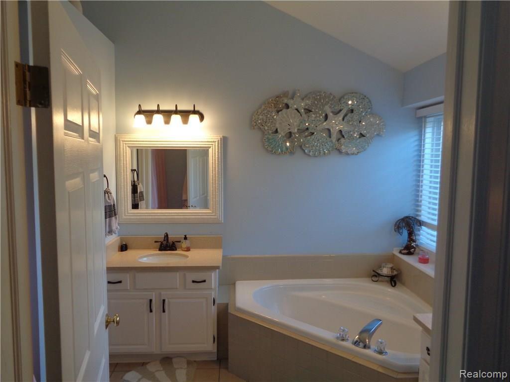 4304 Springwood Fenton, MI 48430 - Photo 21 of 33