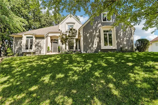$795,000 | 504 Northeast Rushbrook Drive, Lee's Summit, MO 64064