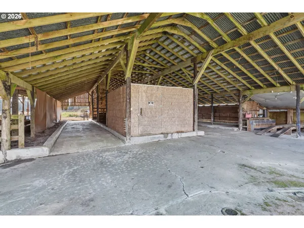 a view of a garage