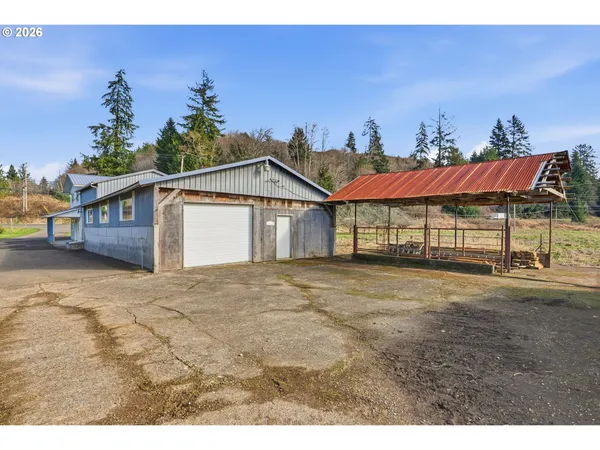 a view of a house with a yard and garage