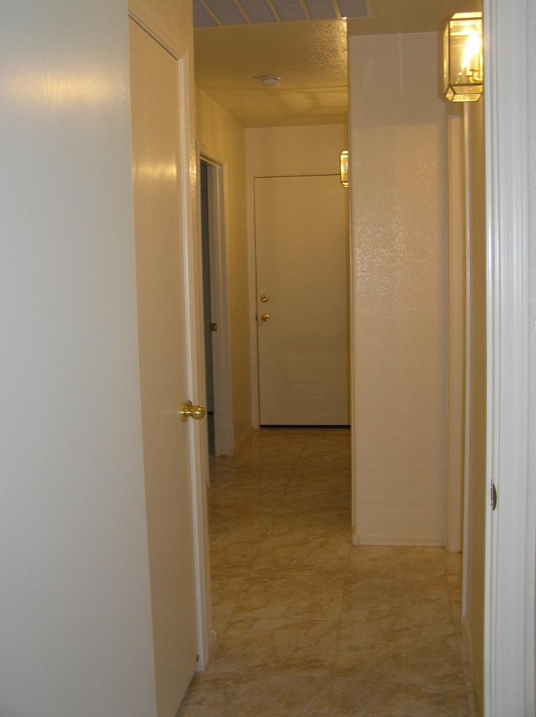 2011 East Wagoner Road Phoenix, AZ 85022 - Photo 9 of 14 Hallway