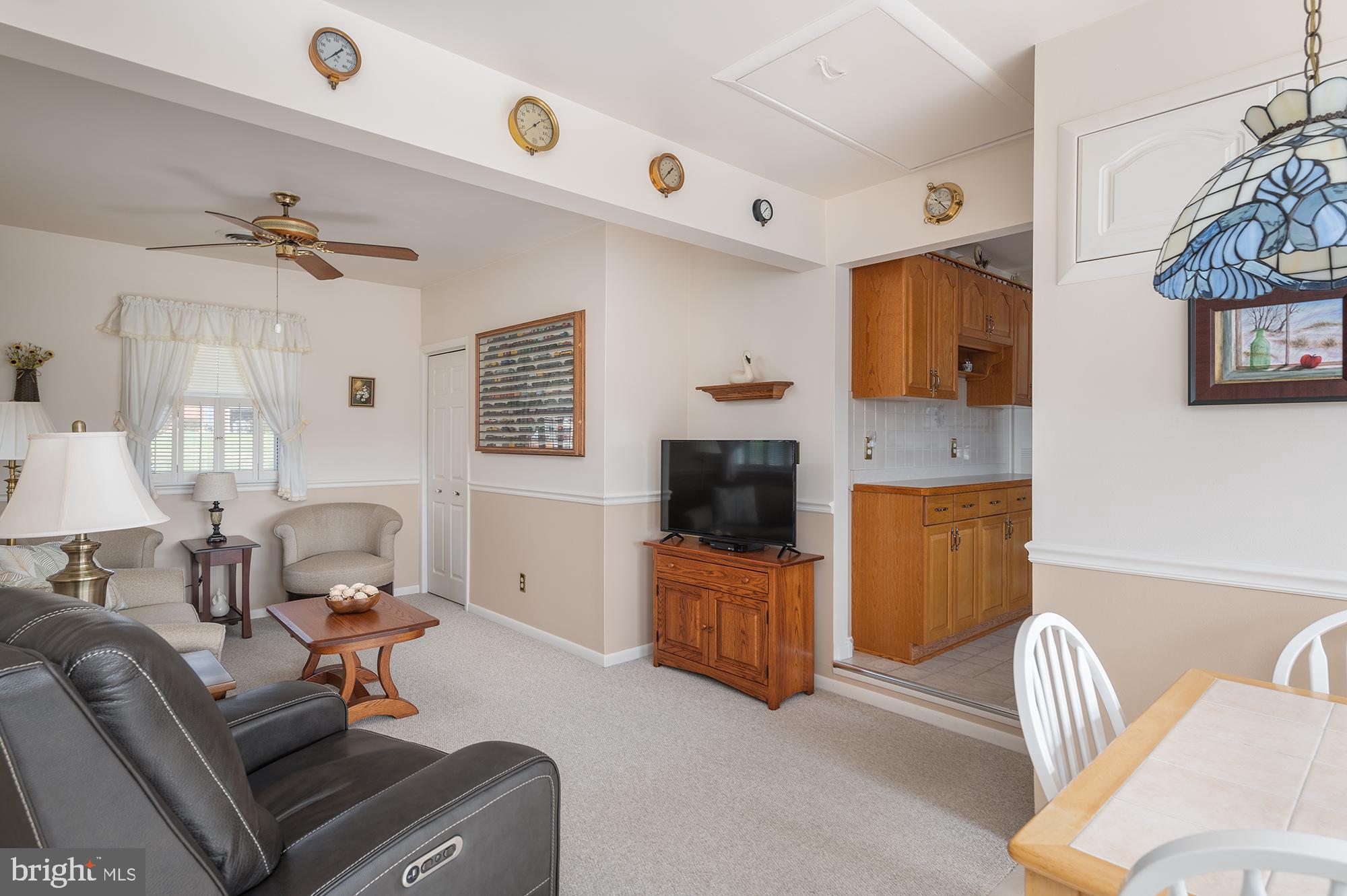 2529 Greene Road Baldwin, MD 21013 - Photo 14 of 40 Family room with breakfast nook