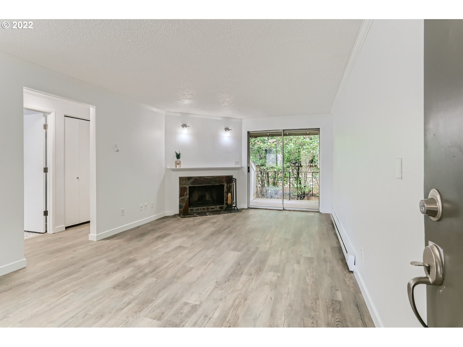 12626 Northwest Barnes Road, Unit 5 Portland, OR 97229 - Photo 2 of 20 Living Room/Entrance